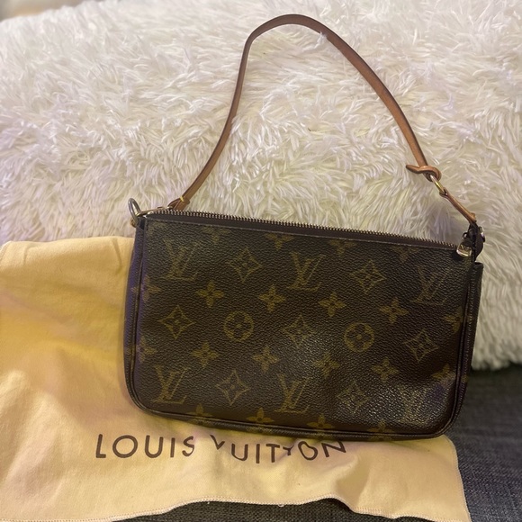 Pre-Loved Authentic LOUIS VUITTON Pochette Accessoires Monogram - Picture 1 of 11